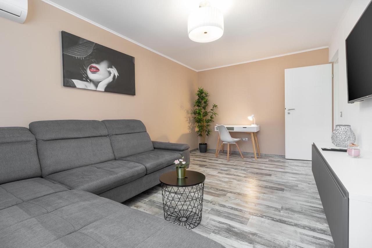 Appartement Decebal Flat à Oradea Extérieur photo
