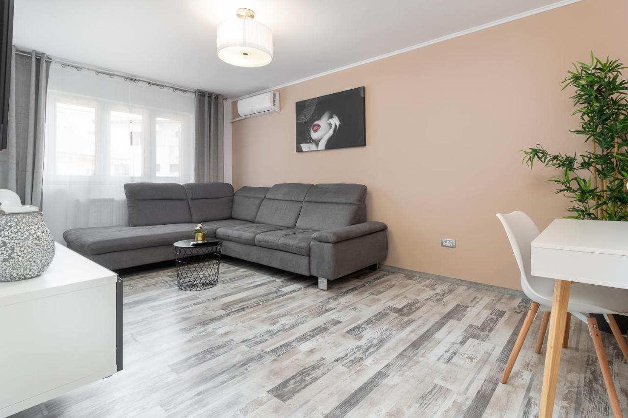 Appartement Decebal Flat à Oradea Extérieur photo